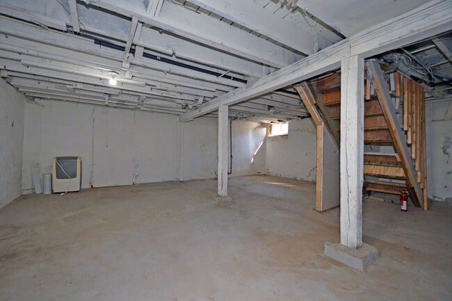 Building Photo - 3-bedroom, 1-bathroom***Available