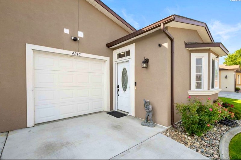 Building Photo - 4215 W 2nd Ave