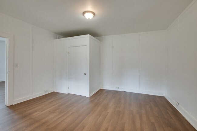 Building Photo - 3701-3703 Fairview St SW