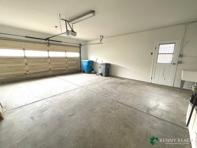 Building Photo - Spacious 3 Bedroom Home with Backyard Pati...