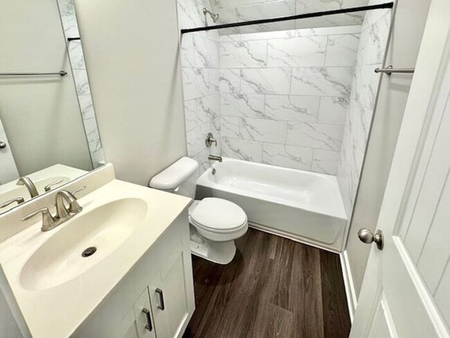 Building Photo - Now Leasing a 5-Bedroom 3 Bath Home in Hor...