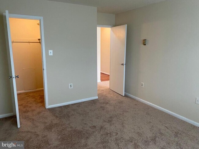 Building Photo - 2500 N Van Dorn St