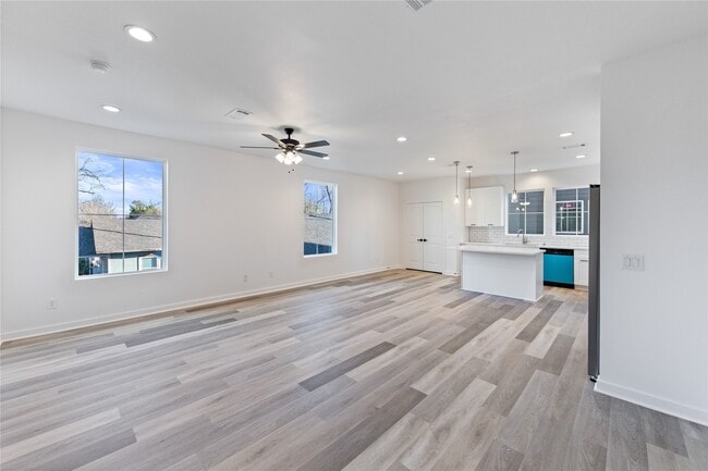 Building Photo - 3703 Nagle St