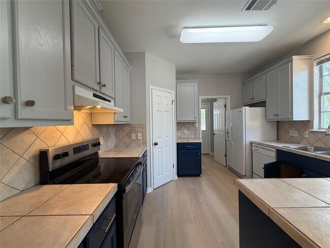 Building Photo - 5101 Avenue H