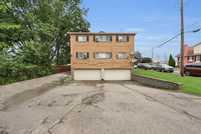 Building Photo - 3873 E Galbraith Rd