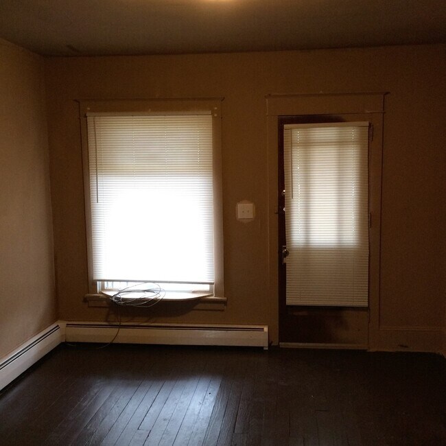 Building Photo - 1309 W Spruce St