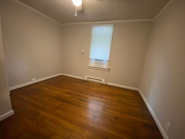 Building Photo - 3 Bedroom Apartment in South Nashville!