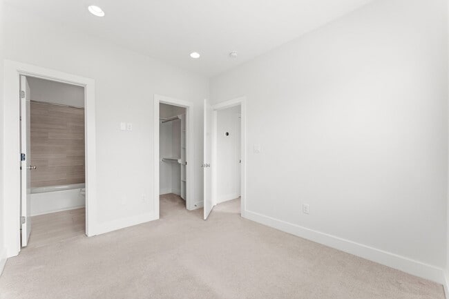 Building Photo - 2909 Gillespie St