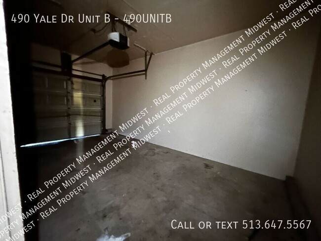 Building Photo - 490 Yale Dr