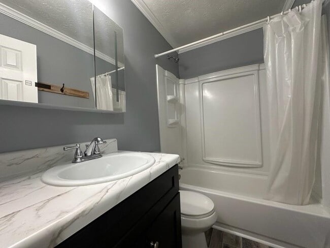 Building Photo - 10750 Plantation Bridge Dr