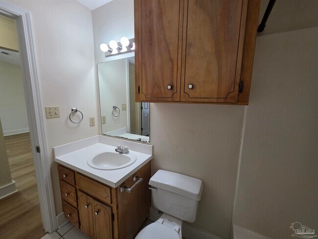 Building Photo - 916 Rentz Ave