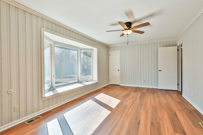 Building Photo - PROCUREMENT ONLY 334 Porter Road - Available Now! Ranch style home with spacious floor plan & bea...