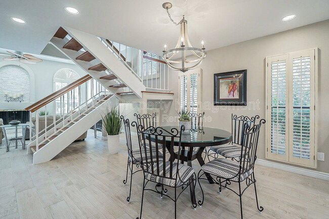 Building Photo - 10527 E Fanfol Ln