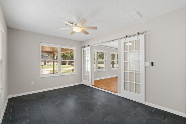 Building Photo - 2007 Wakefield Dr