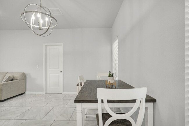 Building Photo - Upper Valley 2 Bedroom 2.5 Bath