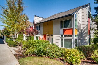 Building Photo - 2 Bedroom Loft Style Townhome Near Microsoft!