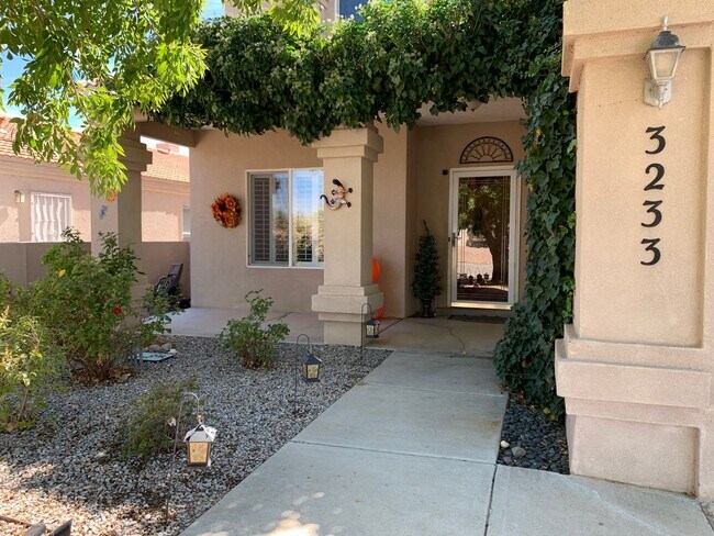 Building Photo - Magnificent 4 Bedroom, 2.5 Bath in Rio Rancho!