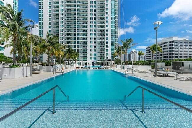 Building Photo - 950 Brickell Bay Dr