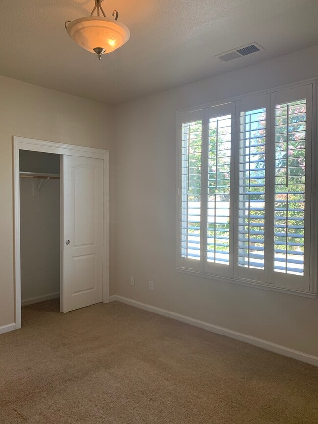 Building Photo - Gorgeous home in Patterson