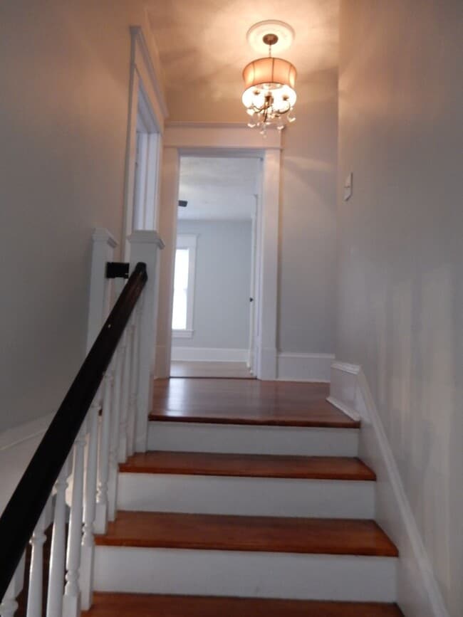 Building Photo - Spacious 3 BR home in Old SW, close to YMC...