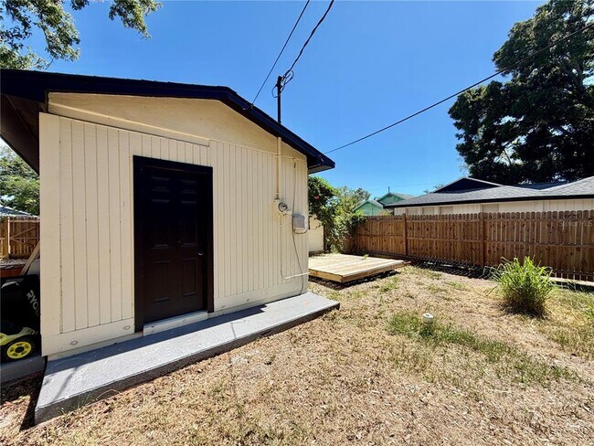 Building Photo - 3745 10th Ave S
