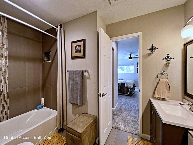 Building Photo - "Charming 2-Bed Townhouse Retreat on East Florida Ave with Spacious 1170 Sq Ft Layout!"