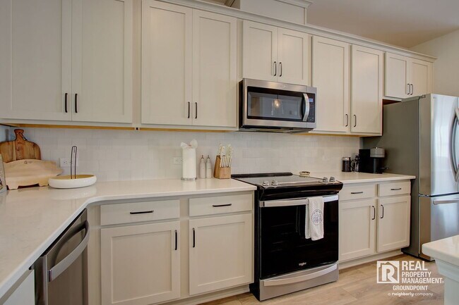 Building Photo - 5208 New Palm Ct
