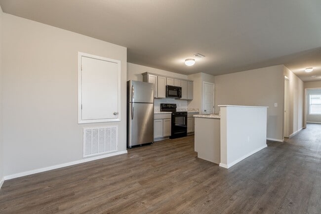 Building Photo - 1259 Oak St