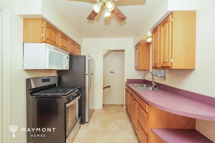 Building Photo - 15507 Cloverside Ave