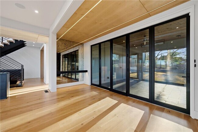 Building Photo - 1033 Reeder Cir NE