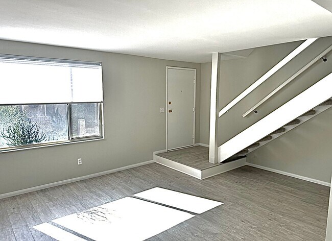 Building Photo - COMING SOON!! Charming 3 Bedroom Condo in Gated Palm Springs Community!