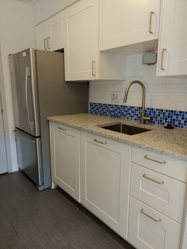 Building Photo - 2800 Kalmia Ave