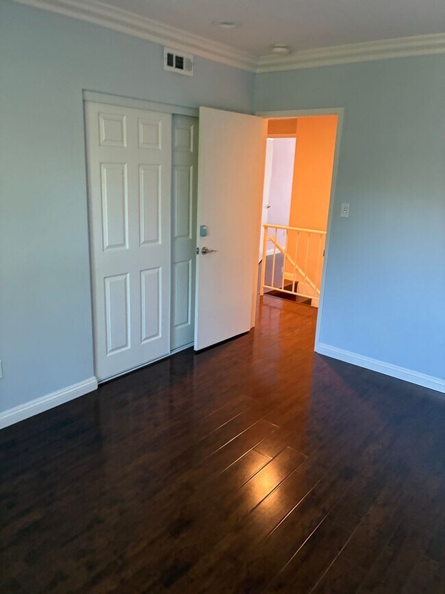 Building Photo - BEAUTIFUL 3 BED 2.5 BATHROOM!!!