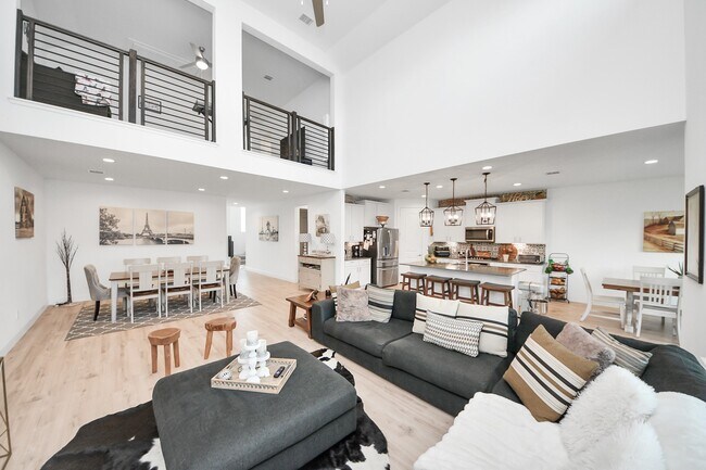Building Photo - 21130 Almaco Dr