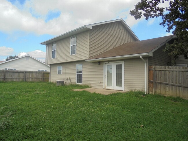 Building Photo - 100 Shara Dr
