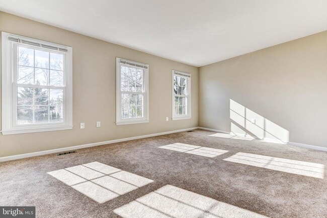 Building Photo - 5668 Ridge View Dr