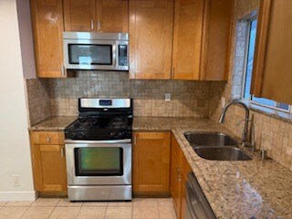 kitchen - 442 N Hollywood Way