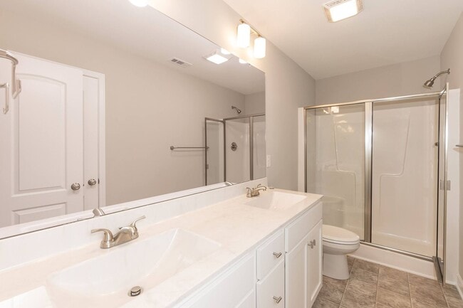 Building Photo - Four Bedroom Home