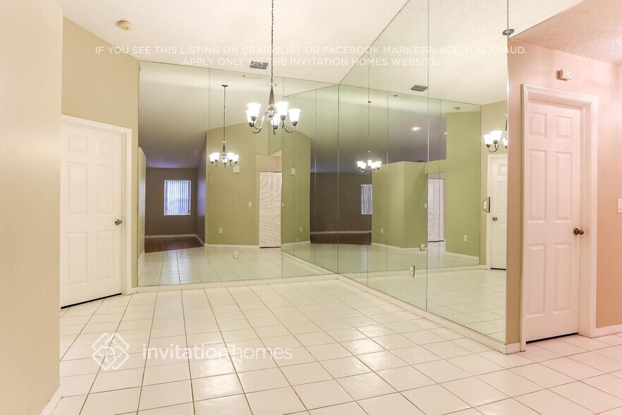 Building Photo - 2585 NW 79th Ave