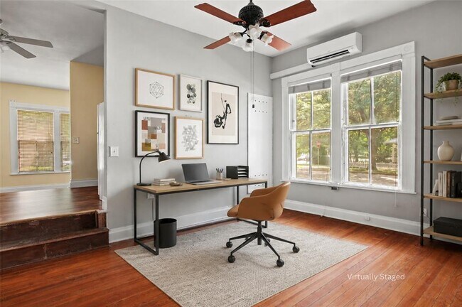 Building Photo - 212 W 43rd St