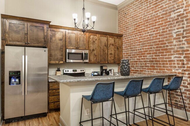 Building Photo - 30 Baronne St