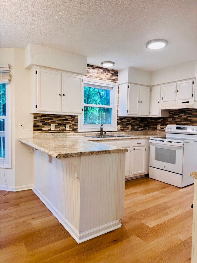 Building Photo - Charming & Spacious 3-Bedroom Home Just Mi...