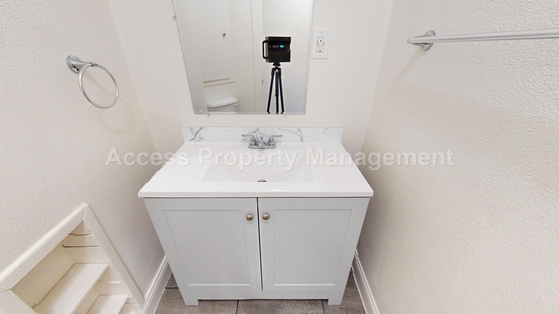 Building Photo - 21 E Walnut St