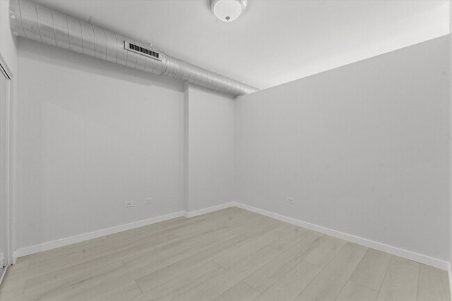 Building Photo - 1200 W Monroe St