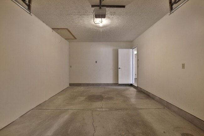 Building Photo - 914 Tradewind Dr