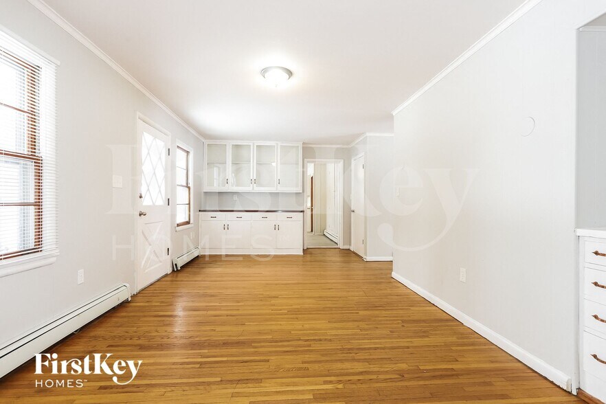 Building Photo - 2524 Golfview Dr