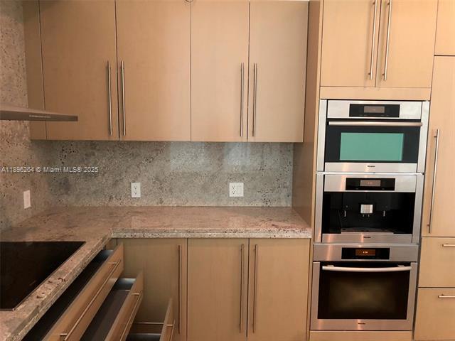 Building Photo - 900 Brickell Key Dr