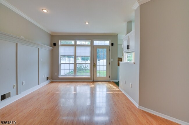 Building Photo - 5 Marco Polo Ct
