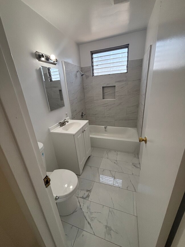 Building Photo - 314 N Market St