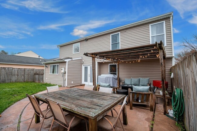 Building Photo - Spacious 4 Bedroom 3 Bath Home